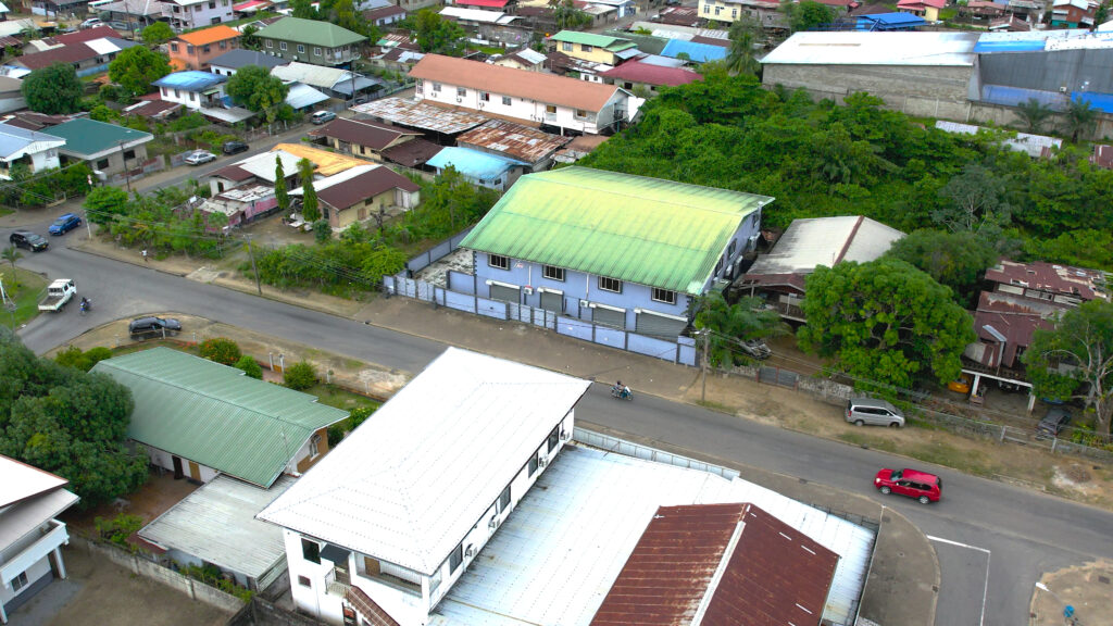 drone voor aanzicht woning fajalobistraat in Paramaribo