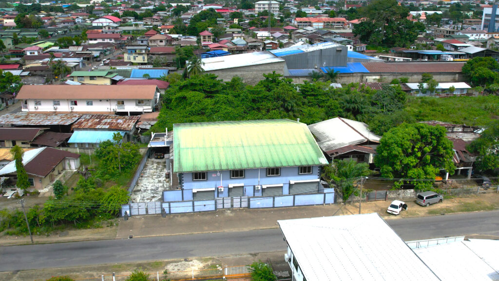drone voor aanzicht woning fajalobistraat in Paramaribo