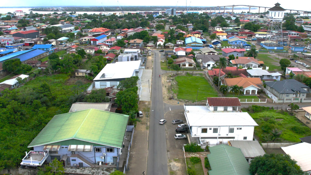 drone voor aanzicht woning fajalobistraat in Paramaribo