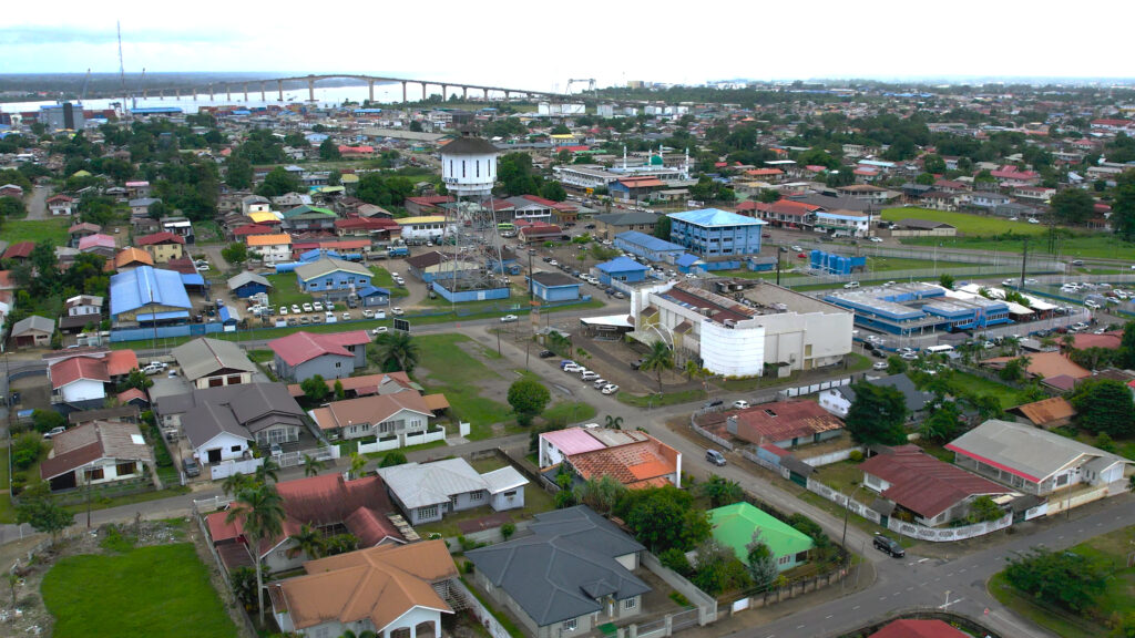 drone voor aanzicht woning fajalobistraat in Paramaribo